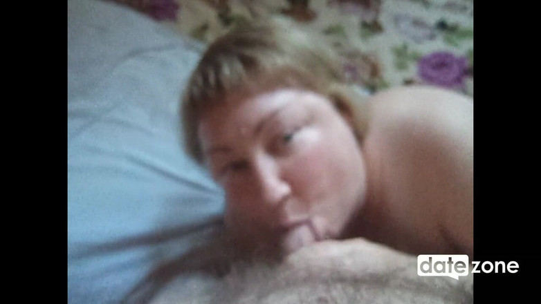 Datezone: Cewek semok ini lagi asik ngocok kontol sampai dicrot di...