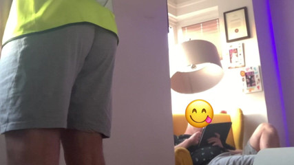 Hot dick in your ass: Beim Streichen der Wand wurde ich geil und wichst vor...