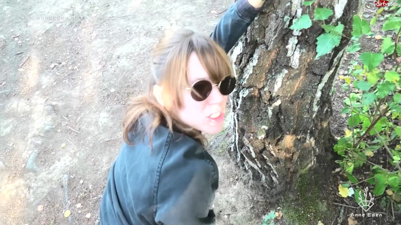 Anne Eden: Dívčí den eskaluje venkovní šukání!