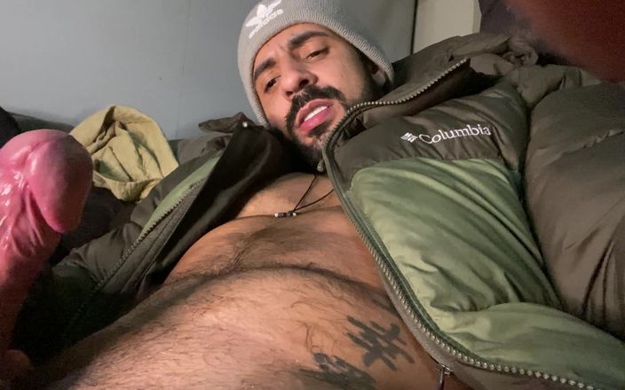 Licking me with pleasure: Arabe Pauzudo享受他的鸡巴