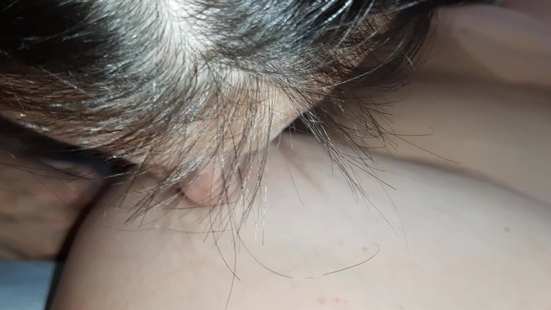Lesbian-illusion: Tôi vuốt ve núm vú của mẹ kế bằng lưỡi...