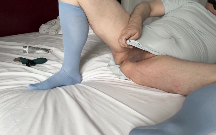 Passion for Socks: नीले घुटने वाले हाई बर्लिंगटन, खिलौने से खेलना गांड और वीर्य निकालना