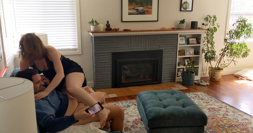 Jess and James TOYST: Секс-видео No16 - Взламывание На Новом Диване - 5-7-2022