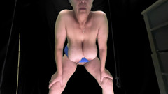 VeeVee Vixen: 被绑住的奶子直垂下来