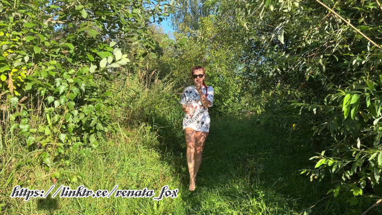 Renata Fox: Cute Goddess Arranges Striptease and Pee in Nature