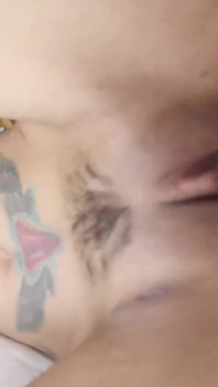 Johntronx - gatas lindas tatuadas são fodidas em primeiro plano