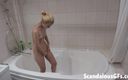 Scandalous GFs: La mia calda ex-fidanzata giovane fa una doccia di vapore...