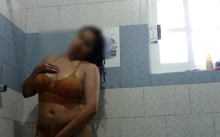 Katerine: Recording My Friend When She Takes a Bath in My...