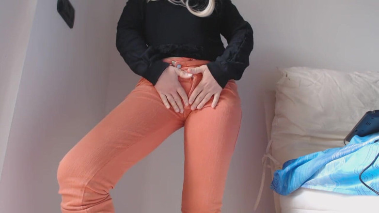 RavenBigAss: Pee in orange jeans