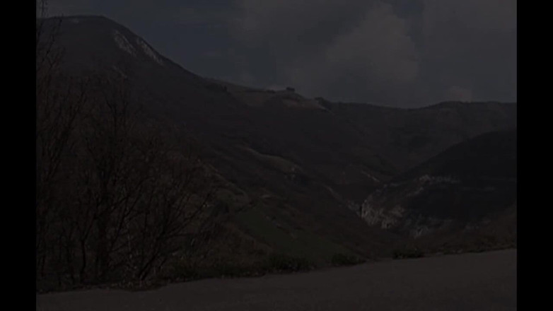 My Dirty Family: Böse beobachter erwischte eine rothaarige MILf beim pissen im wald...