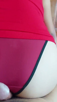Assjob: Con Le Sue Belle Mutandine Rosse Mi Faceva Gocciolare Il Pene, Ma Continuava a Strofinarlo