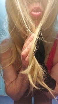Si banci blonde memancut mani mengimpikan kote hitam besar