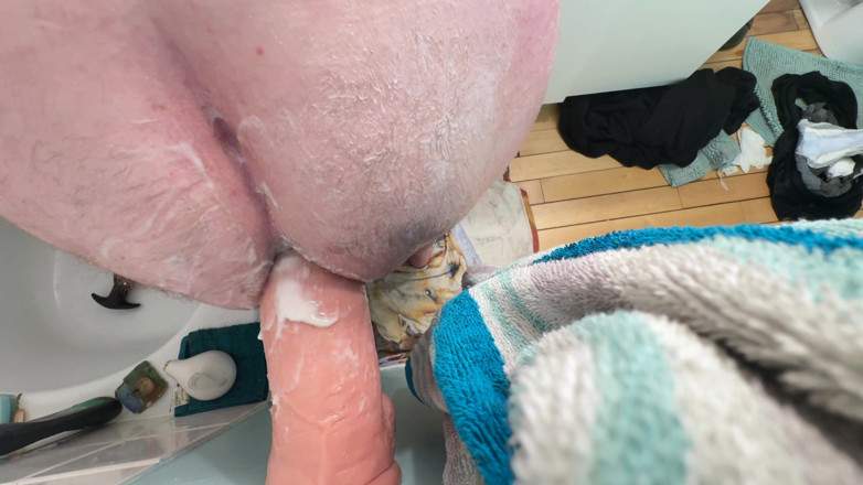 Charlieboy69: Jazda ogromny 15-calowy król kutas dildo ponownie
