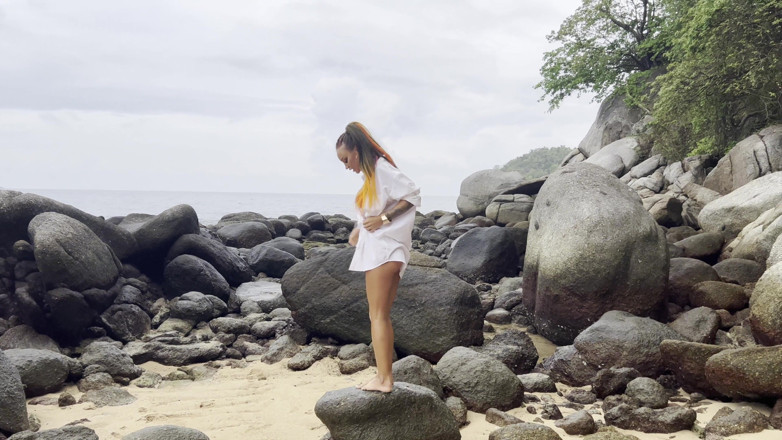 Monika Fox: Kinky Monika Fox di pantai liar memuaskan dirinya dengan mainan...