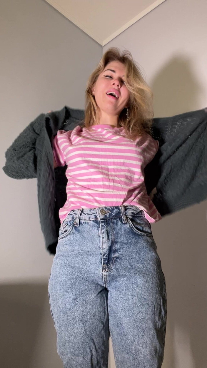 Misty Phoenix: Awak Duduk Di Sana, Dan Saya Berpakaian Untuk Awak