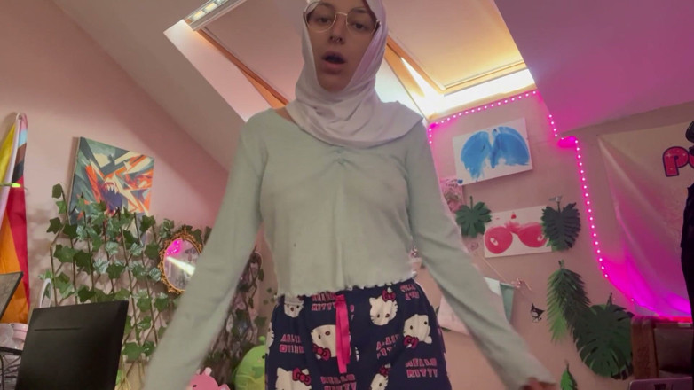 lanalovacutie: Muslim-yoga-in-hijab-day-13