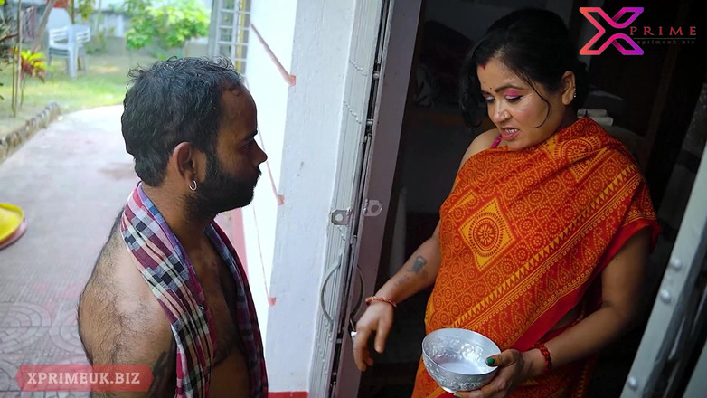 Creative Pervert: Ateşli desi güzel Hintli yenge sütçü adamla sert seks yapıyor