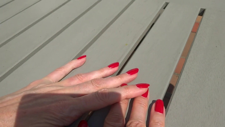 Lady Victoria Valente: Red fingernails are so pretty - long natural nails!