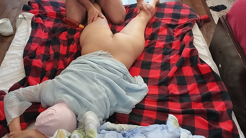 Mirsur: Massagem sensual de um casal quente com óleo no corpo. Preliminares...
