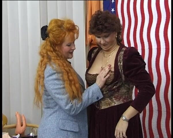 YOUR FIRST PORN: Alte Lesbische MILFs Total Versaut - Old Lesbian MILFs Totally Dirty
