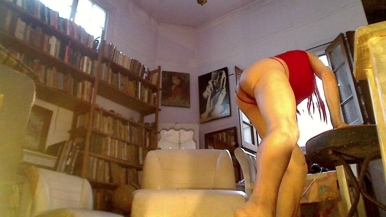 Dildo Man and Cross Hard Sex: 赤い服を着た私のクソお尻