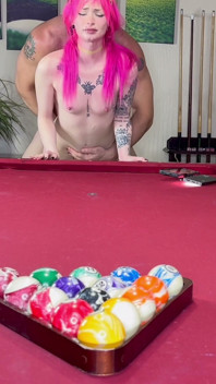 Streamer seksi kembali untuk seks anal ekstrem