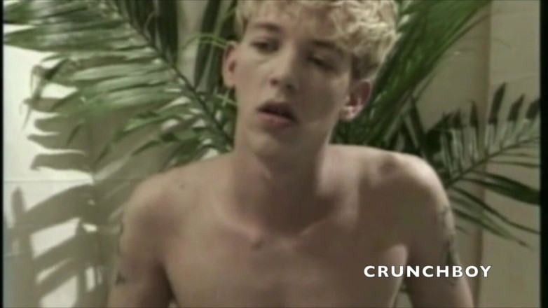 Crunch Boy: Hetero kluk zneužitý jeho gay kamarádem