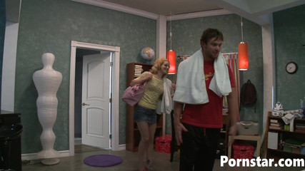 Pornstars: Díra Ally Ann vrtaná hardcore přesně tak, jak chce