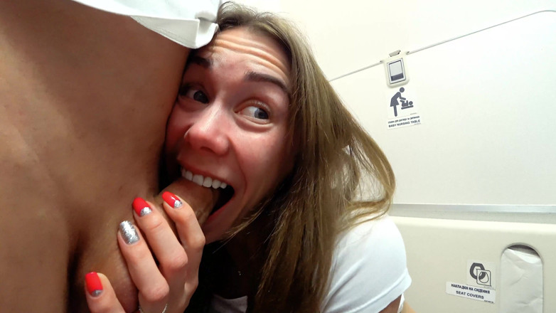 Mia Bandini: Risky fuck in the airplane's lavatory