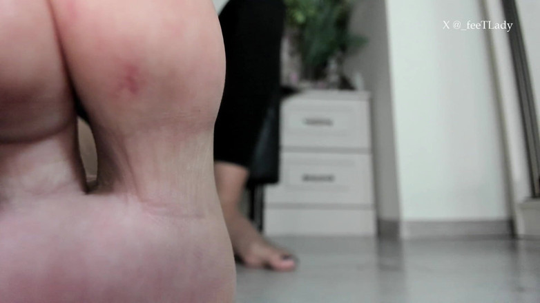 Feet lady: Zoomzoom