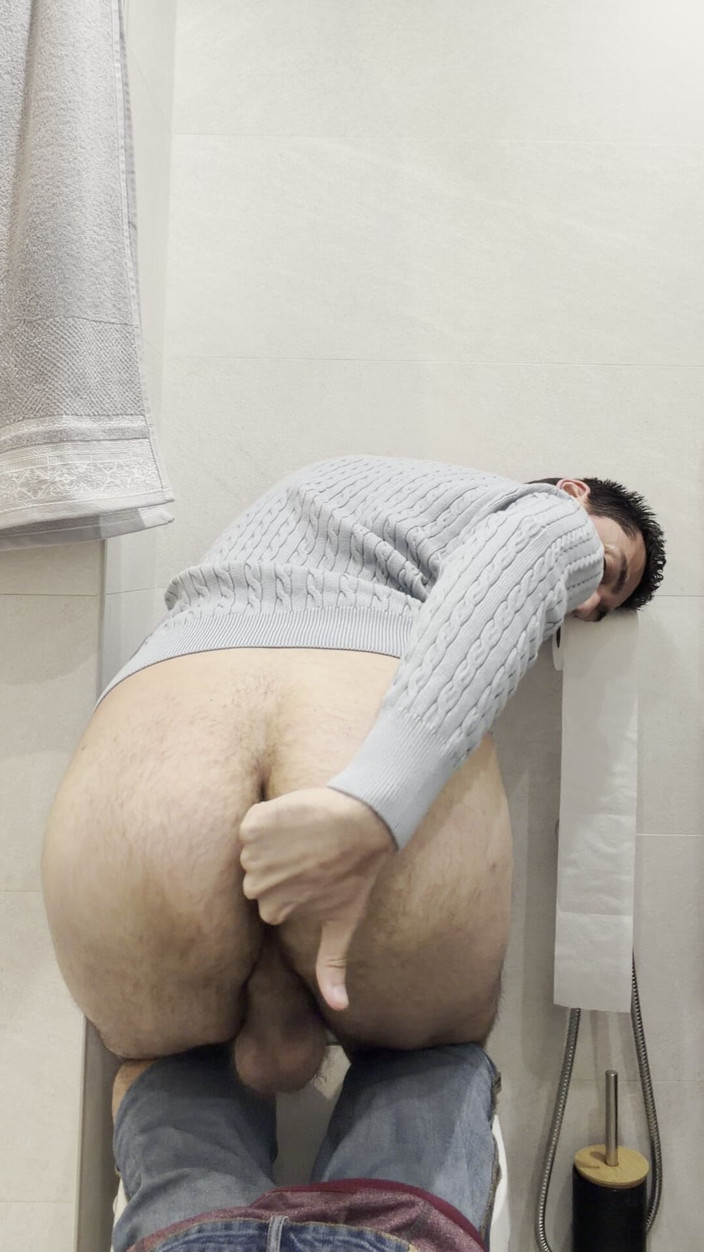 Liam Harding: Hot Mature Stepdaddy Jerking off and Showing Ass