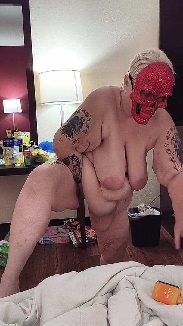 HerculesnVENUS: Menggoda n menyenangkan siapa yang berada di bawah topengnya? Davisdesires...
