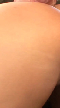 Devon Lee è una ragazza tettona che succhia e scopa il cazzo per ottenere la sua sborrata dentro