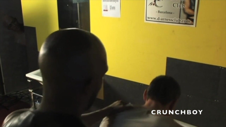 Crunch Boy: Curvă futută în jockstrap de o negresă cu pulă xxl
