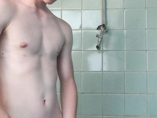 Ethan Alpha: Kamar mandi baru yang hot