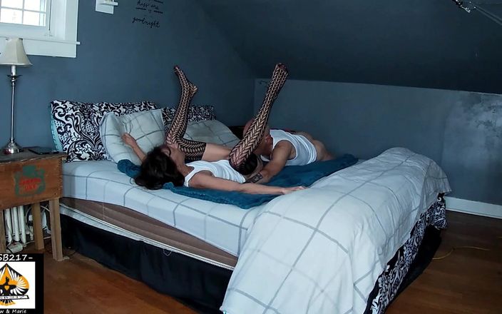 Shadow And Marie: La calda nonna black stockings riceve un creampie profondo