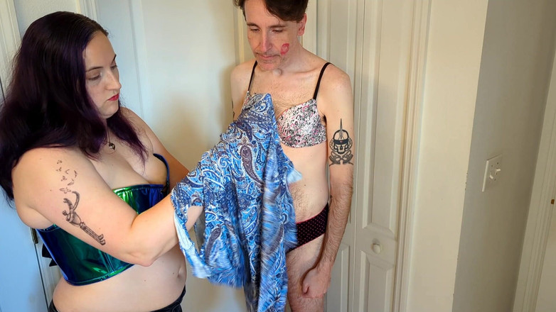 Always Fun No Pants: MILF hotwife zamyká a obléká paroháče před Femdom house party!