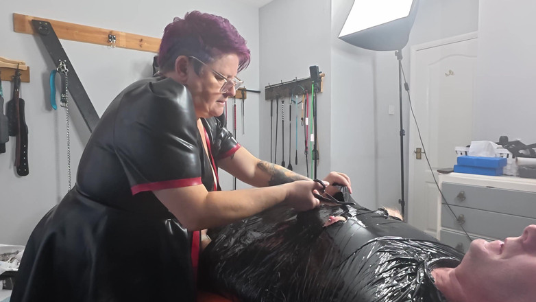 The Izars: Puan Izar melakukan dexter bahagian 3