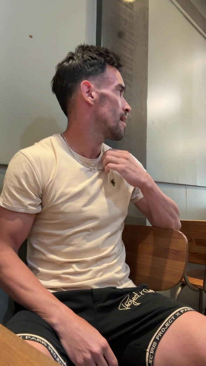 Paul Williams: Um dia de nudez arriscada termina em masturbação nua no...