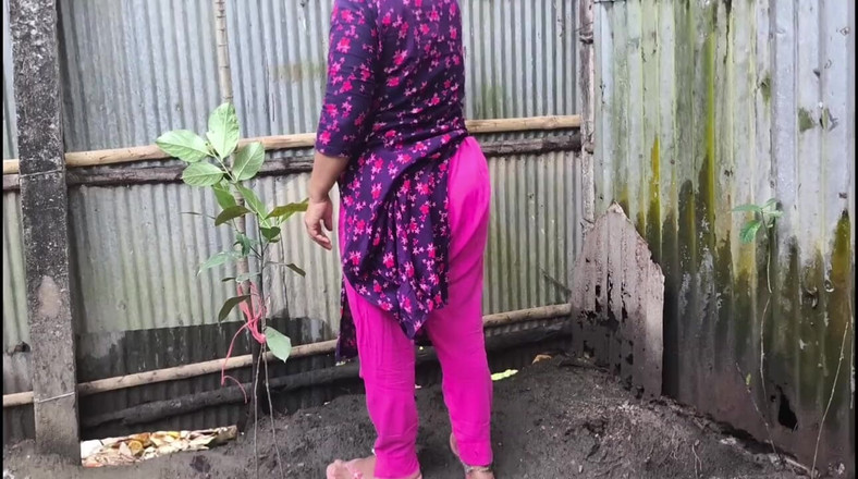 SAFI TV: Widzę, że moja przyrodnia siostra szuka mojego kutasa