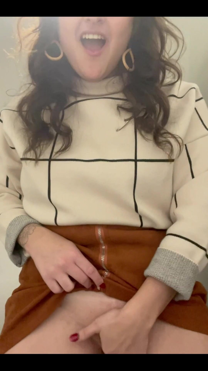 Josie Jaxxon: Masturbuje v kanceláři