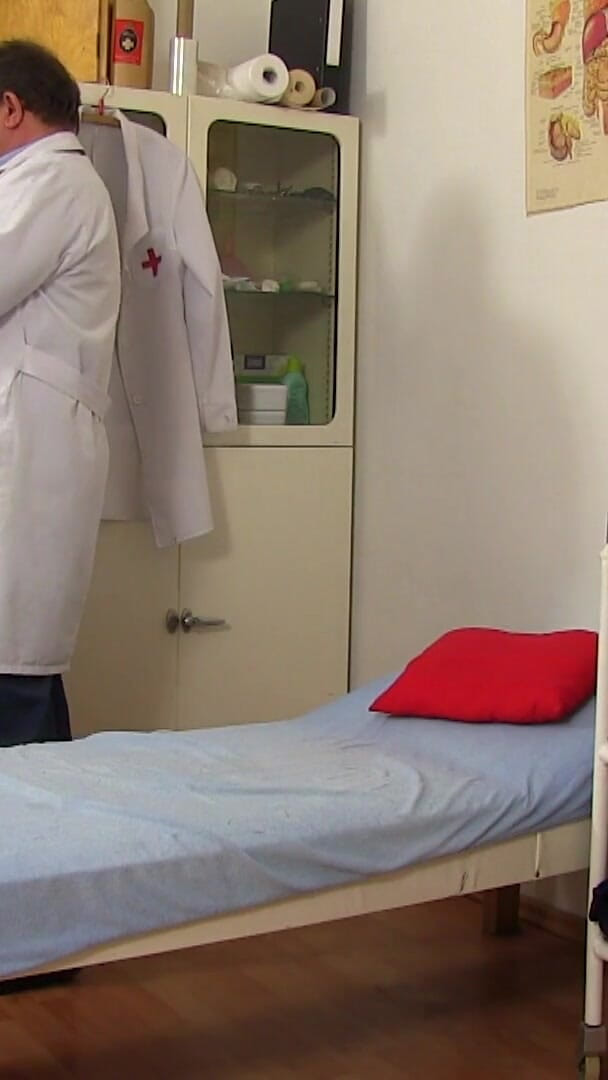 Mature Gyno Spy: Reifer frauenarzt, alter freakiger frauenarzt installiert cam bei seiner operation,...