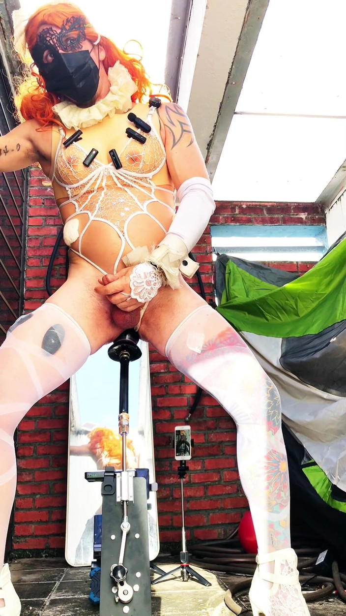 Benito414: La bellissima trans Cynthia spruzza latte dal suo cazzo