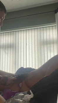 La fille de papa se fait brancher et jouer avec || Gode de 8 pouces et vibromasseur se termine par un gros orgasme !