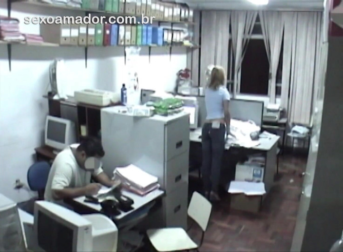 Amateurs videos: Karyawan terangsang berhubungan seks di kantor setelah jam kerja
