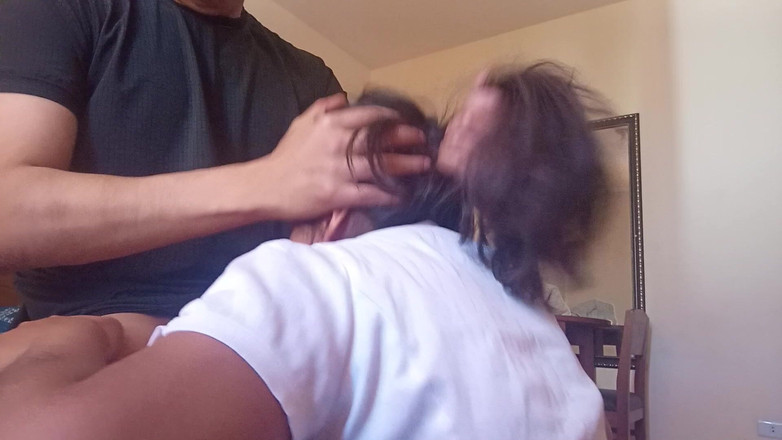 Moo DBOXXX: Cette secrétaire salope adore me sucer la bite, elle veut...