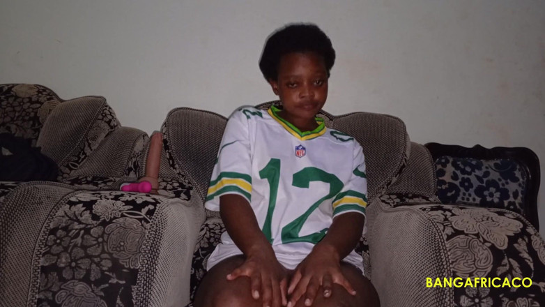 Big daddy kane: Şişman götlü Afrikalı kız kendini tatmin ediyor