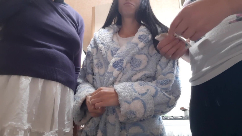 Lesbian-illusion: Sora mea vitregă și-a pierdut iubita la Cărți