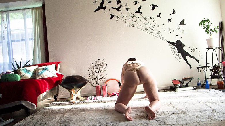 Aurora Willows: Yoga im bikini