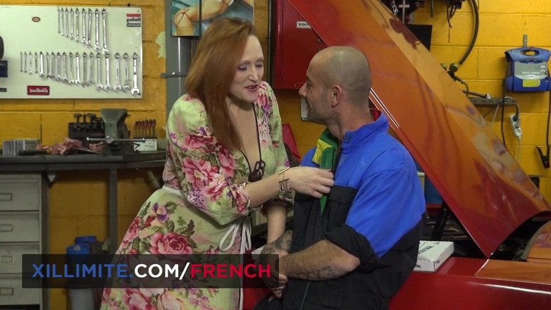 French girls at work: Emy Russo, 정비사와 하드코어 섹스